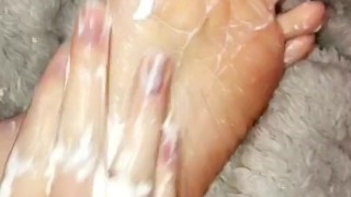 Creamy toes 