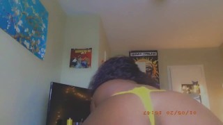 Thick Ebony twerking