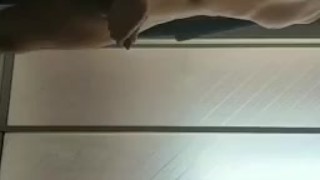 ¿Puedes ayudar a un joven a masturbarse?