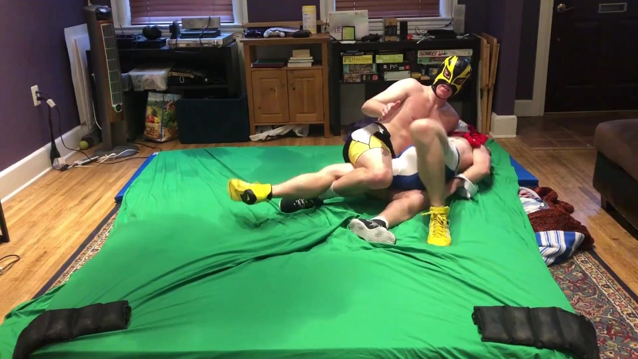 Hot Jock Wrestler After Match Bondage Gutpunching Ball Slapping Vídeos Pornos Gratuitos 8130