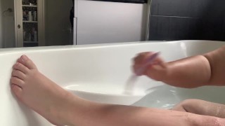 20 year old shaving legs and masburbating during bathtub time