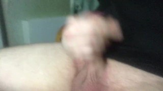 Парень ласкает член и обильно кончает. Много спермы.
