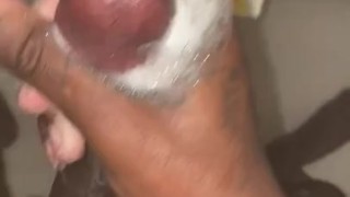 bussin this fat nut inna shower