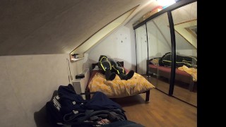 Mit Rubbersfinest Zungenknebelmask und Neoprenanzug im aufblasbaren Cyborg