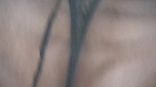 Cogiendo con dos tangas diferentes, ella usa lencería sexy ! 