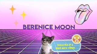 Gatita Berenice Moon mueve su culo con plug anal de colita