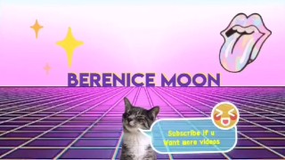 Gatita Berenice Moon mueve su culo con plug anal de colita