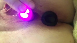 Solo close up dildo squirt