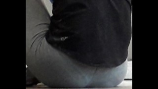 Je me branle dans la douche et je me mets le doight dans le cul