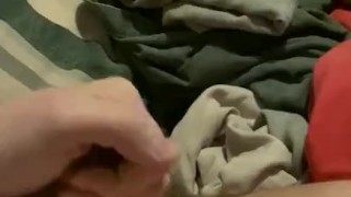 Wanking so hard had amazing cumshot 