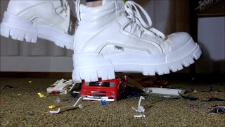 Toycar Crushing with Buffalo Sneaker (Trailer)