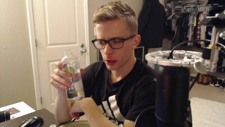 Stepbro eats his stepsister's delicious pizza (GONE SEXUAL!)