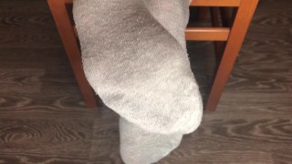 STUDENT GIRL SHOW FOOT IN GRAY SOCKS SMELL SOCKS AND WORSHIP FETISH