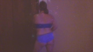 Shape of You - MILF with nice ass dances in panties.