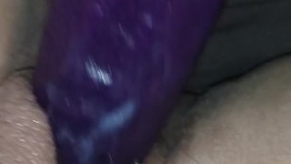 Amateur bbw squirts all over bed and dildo