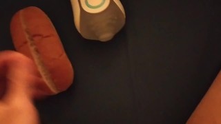 I want to make some hot dog sauce 用了一陣飛機杯後，射在熱狗麵包上