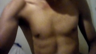 Gostoso masturbando e Gozando litros