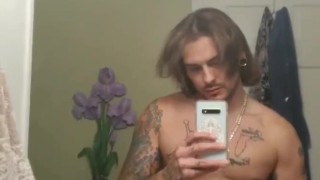 bathroom selfie 