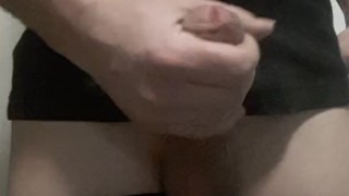 Velký kolík v zadku pod oblečením