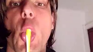 Bisex male suck toothbrusher for make you excited