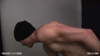 Lean mucsle guy rubs one out