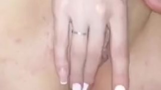 МОЙ ВЛАЖНЫЙ КЛИТОР МАСТУРБИРУЮ ПЕРЕД СНОМ