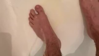 Pissing foot fetish 