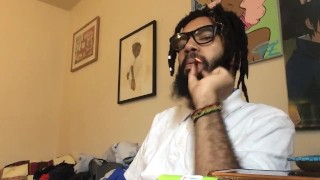 Thick slut comes to smoke 