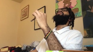 Thick slut comes to smoke 