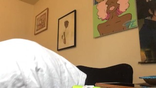 Thick slut comes to smoke 