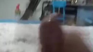 дрочит стараясь не кончить