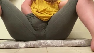  bbw has a quick squirt through clothes 