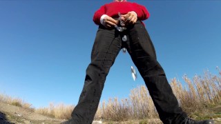 GG - Pisciata all'aria aperta