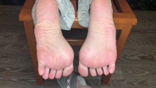 kelly_feet sexy student girl show dirty shoes and stinky foot 