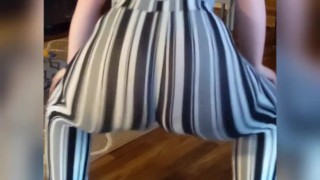 White Teen Shaking Her Booty - Joven Werita Moviendo El Culo