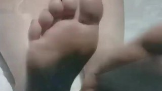 tici feet tici_feet @tici_feet rubbing my feet fast (preview)