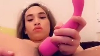 Masturbando con vibrador y dedos en el culo