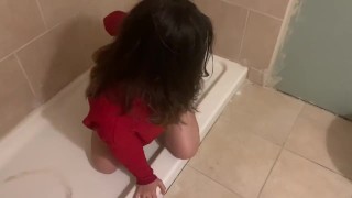 Trying to calming down my watery pussy/diosaera vs huge dildo 