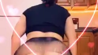 Sexy stripper shows pretty pussy while twerking