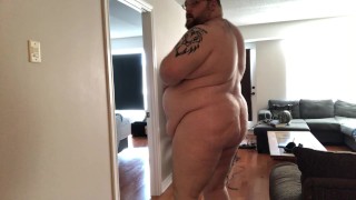 A nice standing pose and performance to pass the time