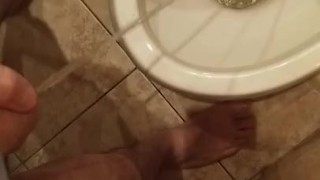 I piss in toulet