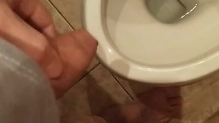 I piss in toulet