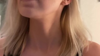 Riskanter Orgasmus hinterm Rücken vom Fotografen!
