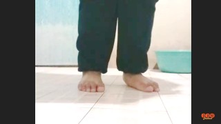 Peeing - BBW Thailand girl - Amateur