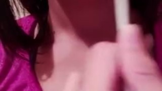 Contratame para chuparte la verga así como lo hago con esta chupeta