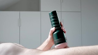 Branlette grosse bite avec Fleshight en slow motion, grosse éjaculation