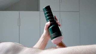 Branlette grosse bite avec Fleshight en slow motion, grosse éjaculation