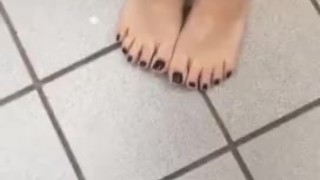 @tici_feet tici_feet ig TICI FEET walking on the patio