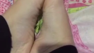 @tici_feet tici_feet ig showing my feet on the bed with french toenails