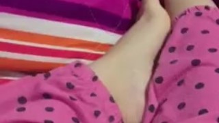 tici_feet @tici_feet IG tici feet crossing feet on the bed, black toenails